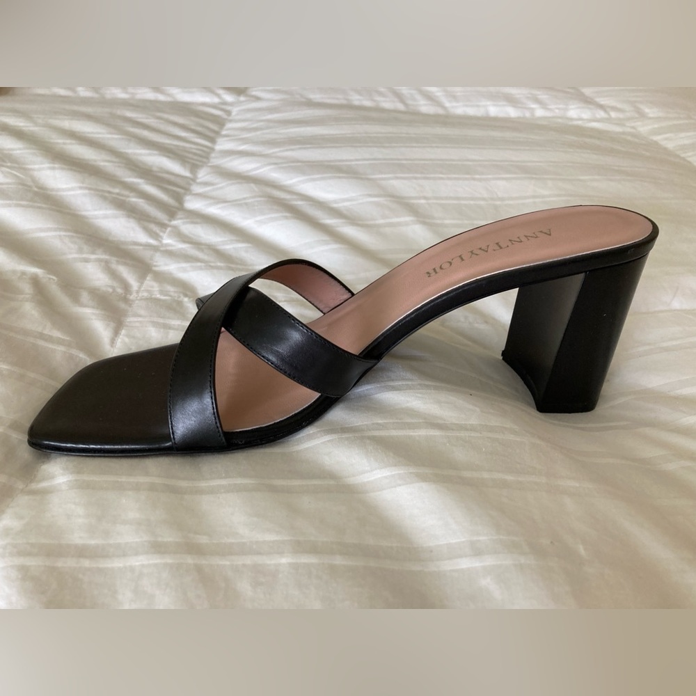 NIB Ann Taylor black leather block heel sandals. size 8.5. Made in Italy
